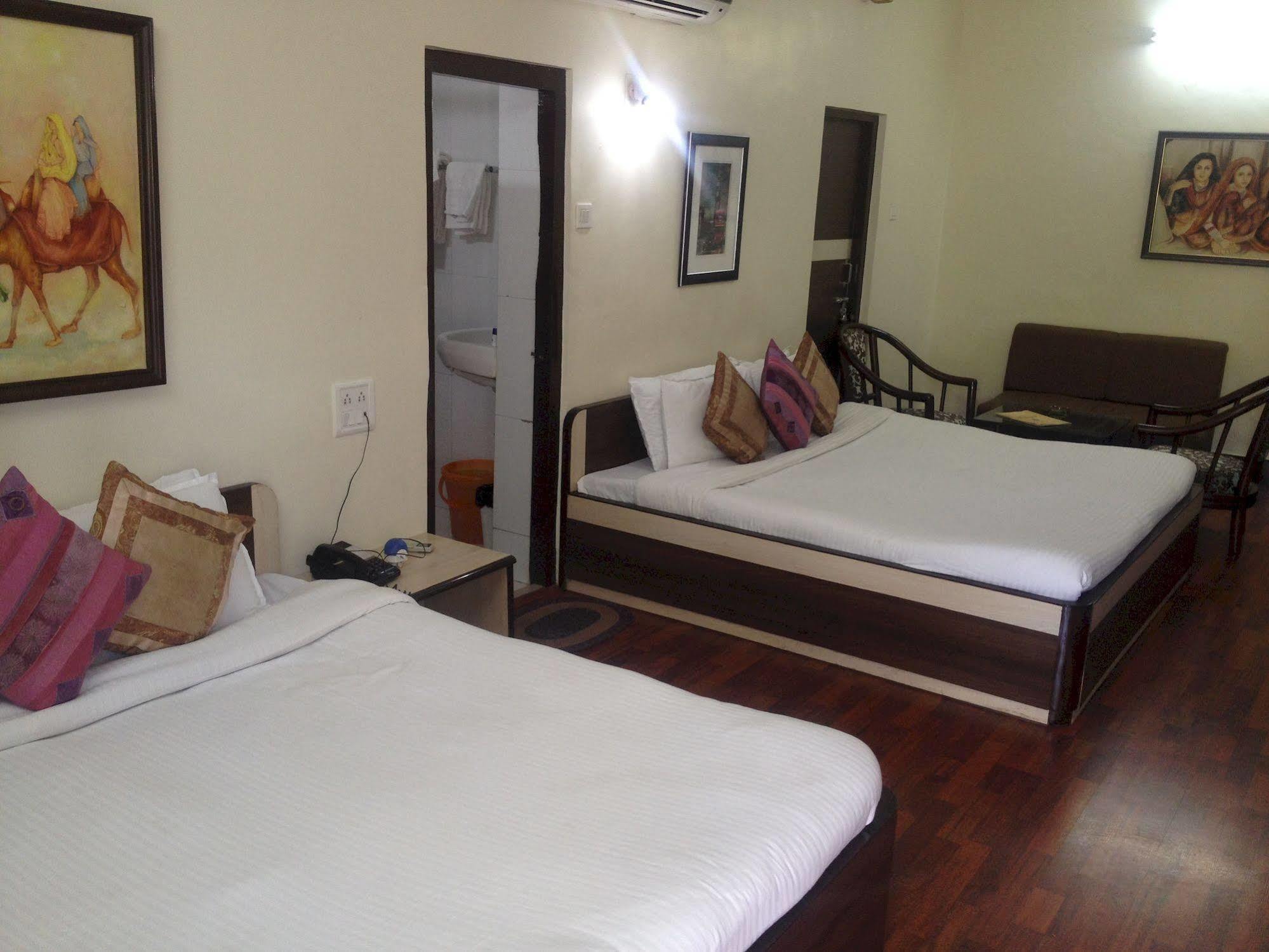 Hotel Karnavati Mount Abu Eksteriør bilde