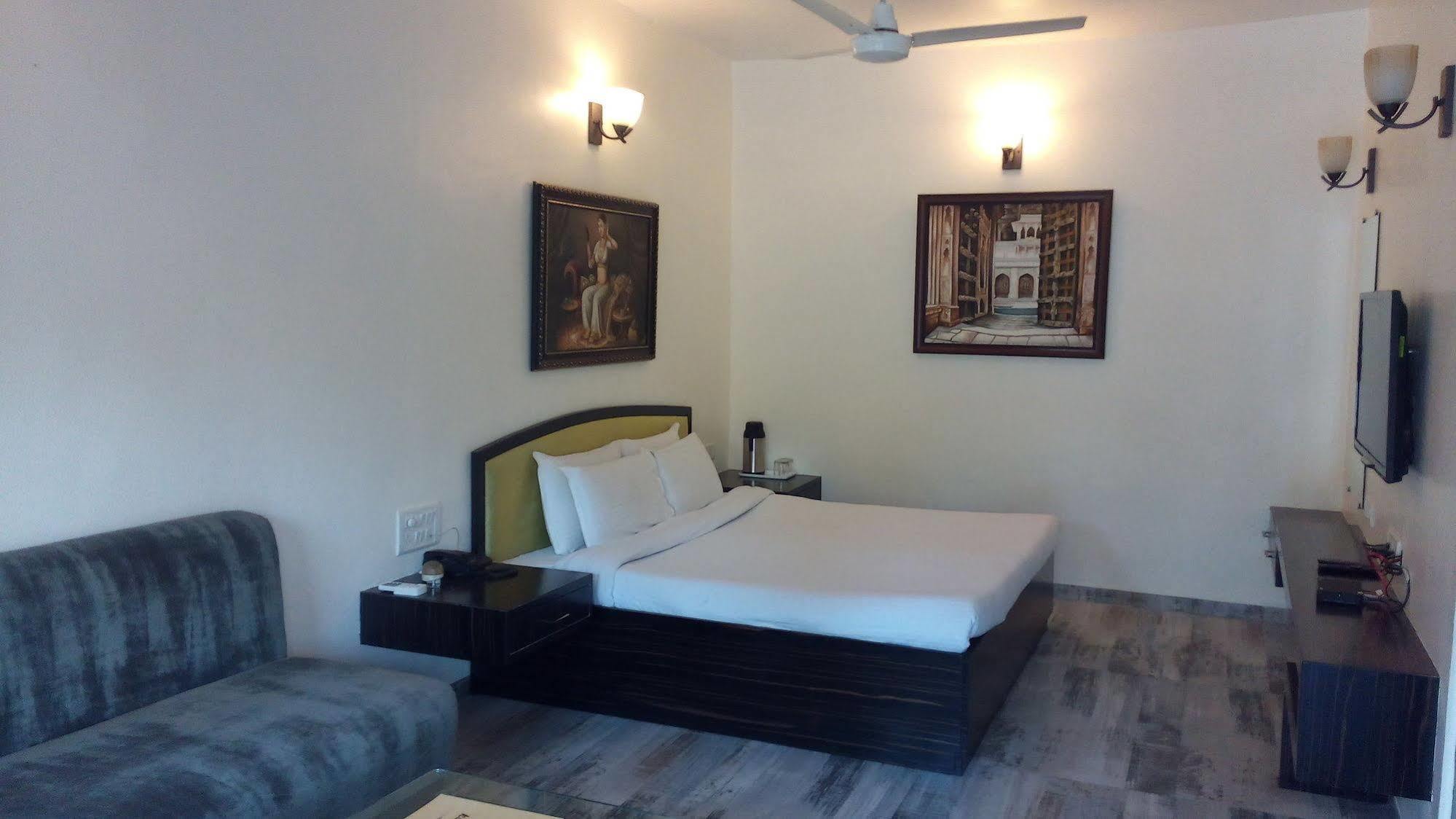 Hotel Karnavati Mount Abu Eksteriør bilde